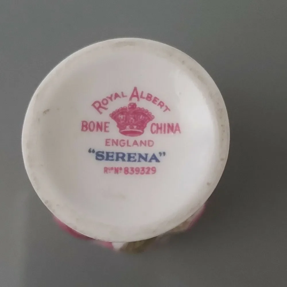 Royal Albert | SERENA Floral Design Vintage painted Egg Cup RARE VINTAGE
